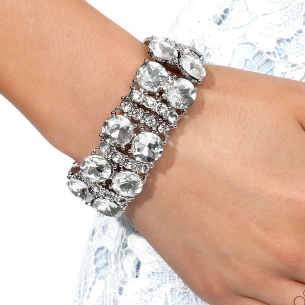 ⚪️💎⚪️ “EXACT ELEGANCE” WHITE BRACELET ~ PAPARAZZI❗️ ⚪️💎⚪️ - Picture 2 of 8
